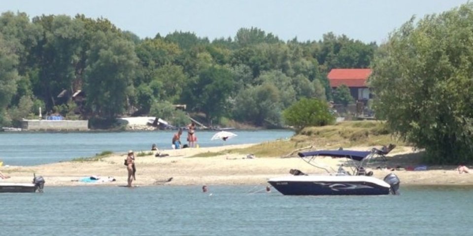 Da li je ovo moguće? Šok prizor iznad plaže Lido (FOTO)