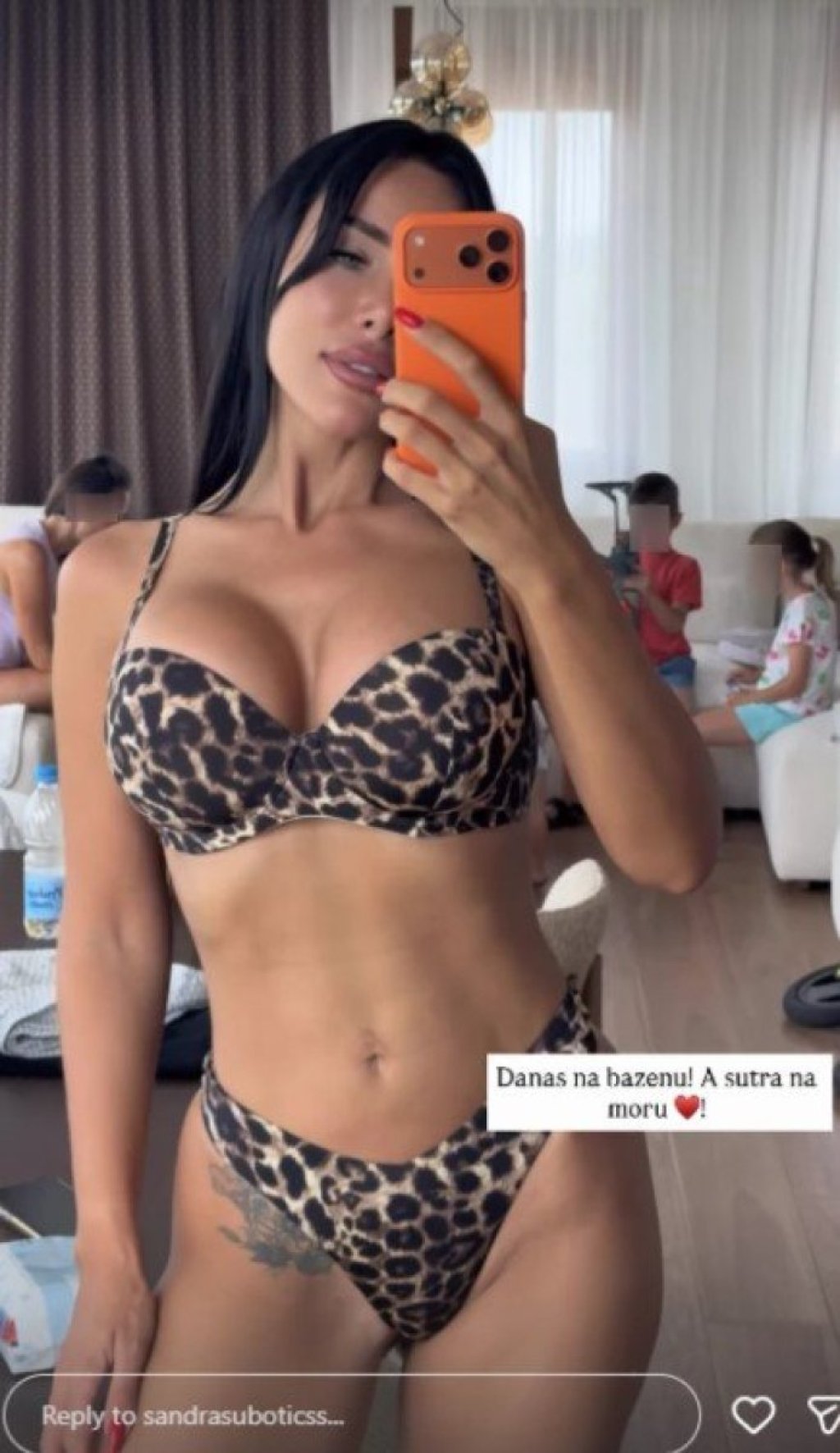 Kakva cica! Nakon mršavljenja od 28 kg, starleta "ubija" telom: Tigrasti kupaći jedva obuzdao obline, da se preznojiš!