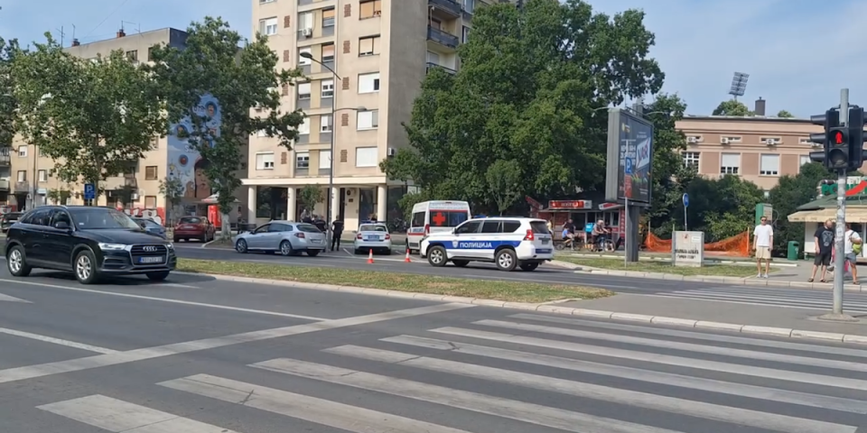 Ranjen vozio kroz grad pa zamalo iskrvario na klupi: Detalji misteriozne pucnjave u Novom Sadu