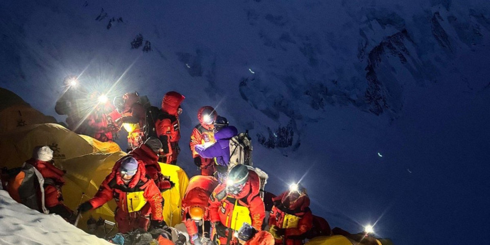 Jeziva pojava seje strah i smrt na Mont Everestu! Ovakva opasnost nikada nije viđena!