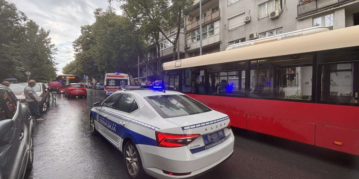 Policija na mestu nezgode