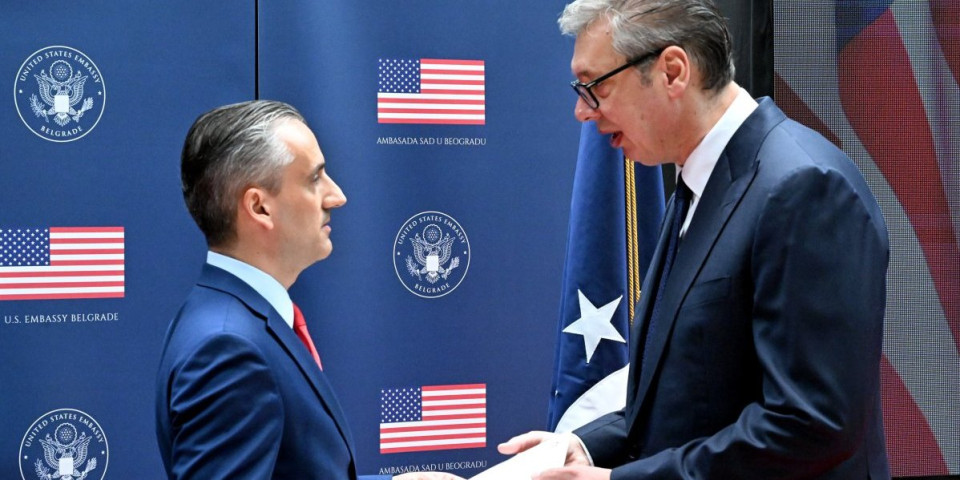 Vučić poslao moćnu poruku iz Ambasade SAD! Čestitao Trampu i američkom narodu: Naše savezništvo je temelj budućnosti! (FOTO)