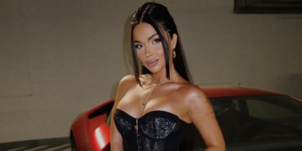 Tetovaža na intimi oborila Instagram! Pevačica u tangama - Simbol na koži krije simboliku