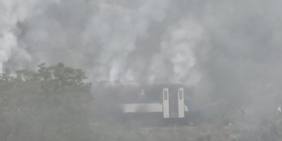 Šunobus u gustom dimu