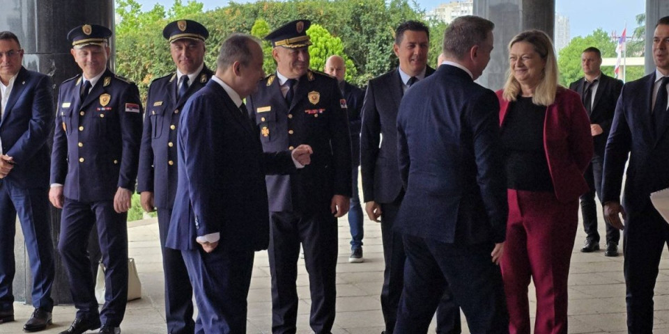 Dačić se sastao sa ministrom unutrašnjih poslova Mađarske Gaborom Pošfaijem (FOTO/VIDEO)