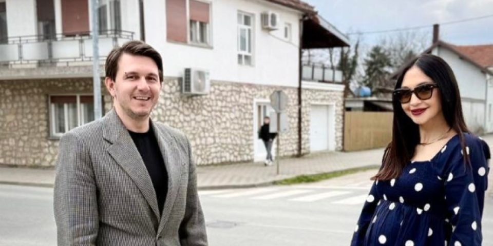 Ponosni tata puca od sreće! Posle tri sina stigla i devojčica, dali joj ime moćnog značenja!
