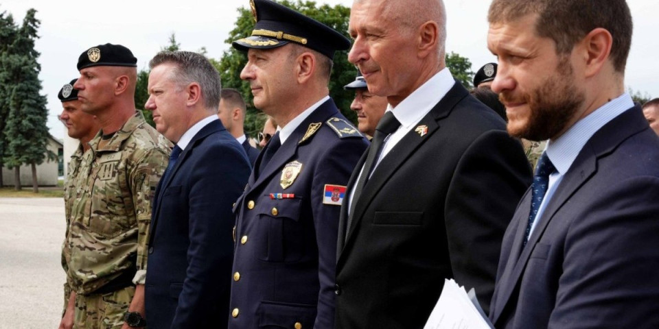 SAJ predstavio vrhunsku obučenost: Mađarski ministar policije obišao bazu elitne jedinice (FOTO/VIDEO)