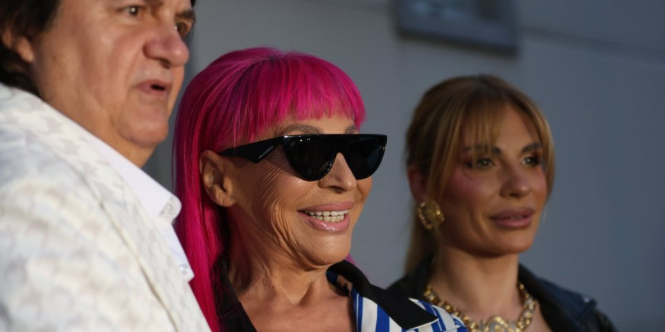 Srbi, krenuće vam suze! Uhvatili smo Zoricu Brunclik nespremnu: Gleda i ne veruje (PAPARACO)