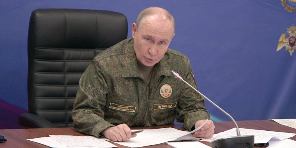 (VIDEO) Dogorelo do noktiju! Putin obukao vojnu uniformu, pa izdao vojsci hitno naređenje: Odmah da se sprovede u delo