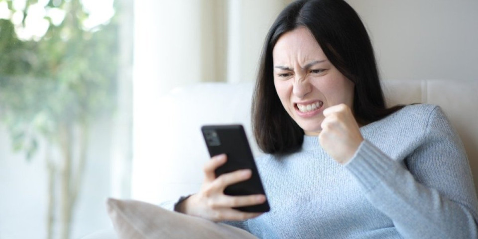 Svađate se sa partnerom preko SMS poruka? Psiholozi upozoravaju na fenomen feksting