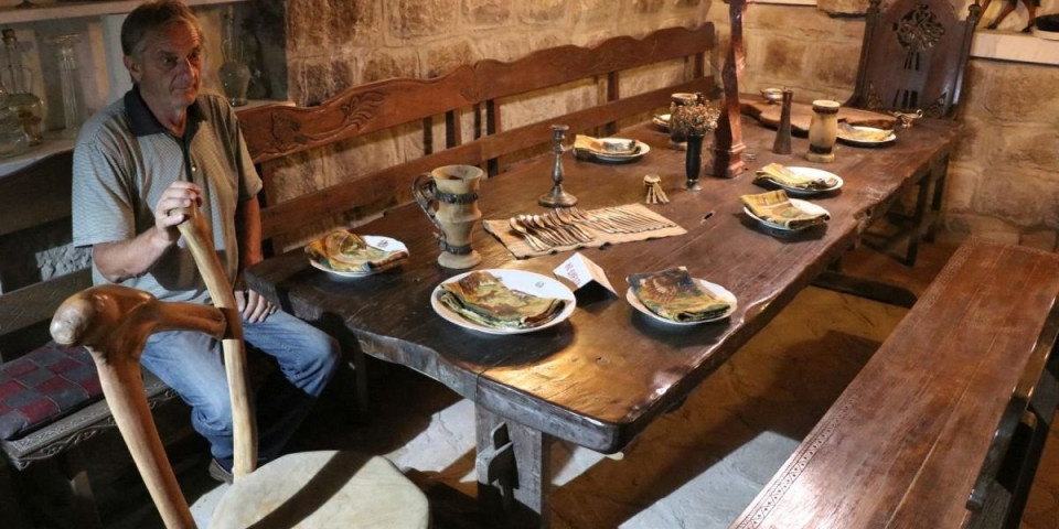 Čuvar srpske istorije i tradicije! Željko 30 godina skupljao eksponate, od njih napravio Krstovgrad (FOTO)