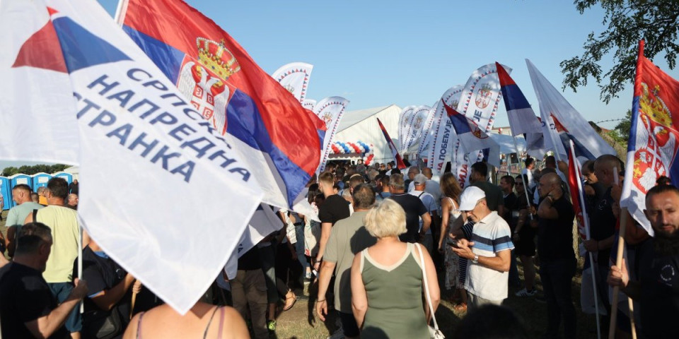 U nedelju Veliki narodni sabor na Zvezdari: Okupljanje građana uz poruku podrške Srbiji i Vučiću (FOTO)