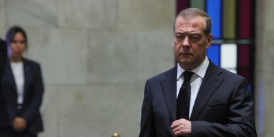 (VIDEO) Medvedev objavio šokantan snimak, pa ga hitno izbrisao! Nije stigao na vreme, uhvatili ga - kako će ovo objasniti