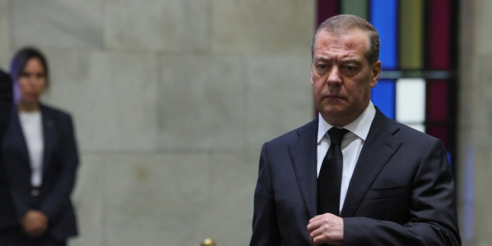 (VIDEO) Medvedev objavio šokantan snimak, pa ga hitno izbrisao! Nije stigao na vreme, uhvatili ga - kako će ovo objasniti