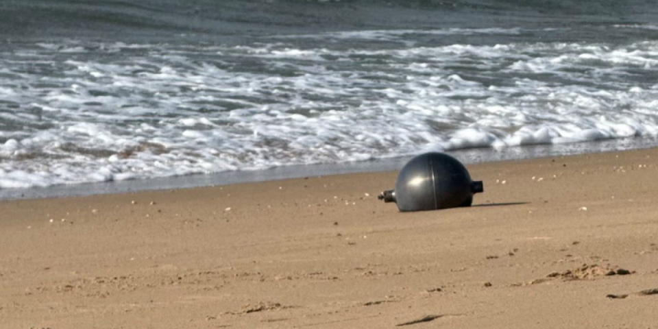 (VIDEO) Dignuta najveća moguća uzbuna! Svemirske kugle se pojavile na plažama, veoma je opasno - evo šta su pronašli u njima