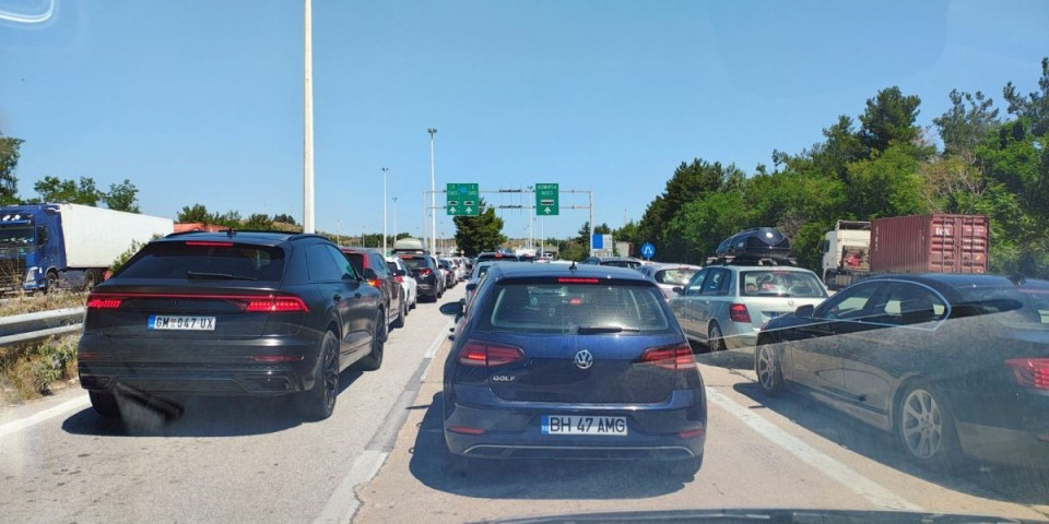 Svi čekaju satima na Gradini, a vi možete proći za 10 minuta: Ovo su tajni prelazi ka Grčkoj