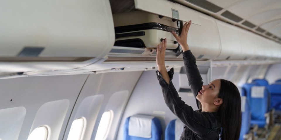 Avio-kompanije pooštrile pravila za ručni prtljag: Putnici ostaju bez mesta za torbe
