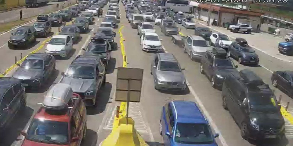 Šta se dešava u Srbiji? Vozila u kolonama, ne vidi se kraj (FOTO)