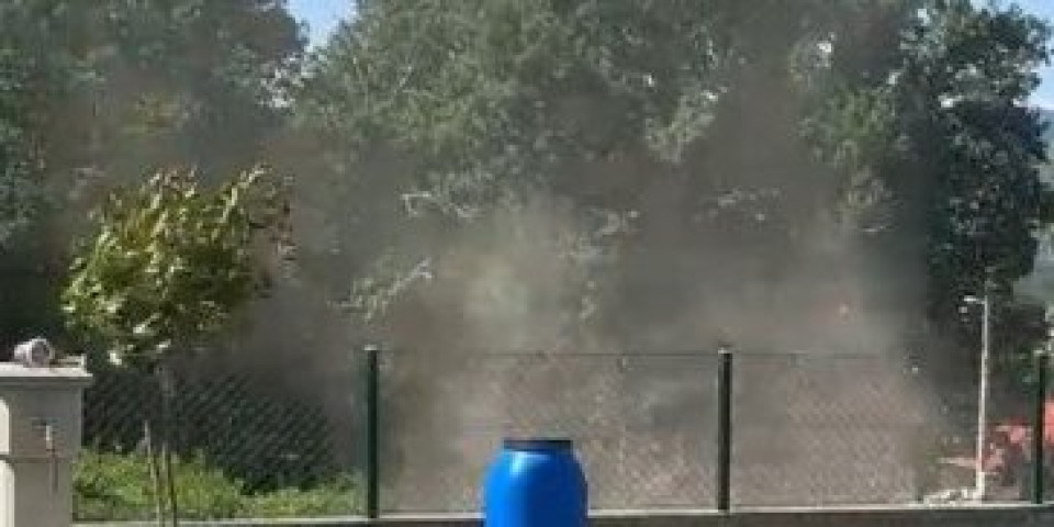 "Jak vetar kovitlao sve u krug, podigao travu...": Jeziv prizor u Čačku - Meštani snimili mali tornado (VIDEO)