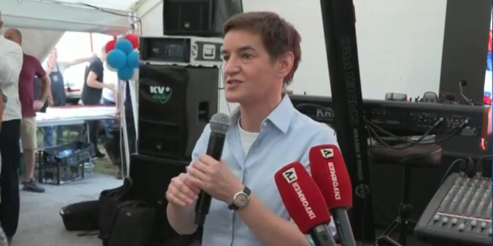 Građani srdačno dočekali Anu Brnabić u Lučanima! Predsednica Skupštine poslala snažnu poruku koja je odjeknula (VIDEO)