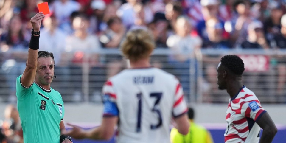 Bruka i sramota: FIFA zbog Amerikanaca primenila nikad viđeno pravilo! Napadač igra uprkos suspenziji
