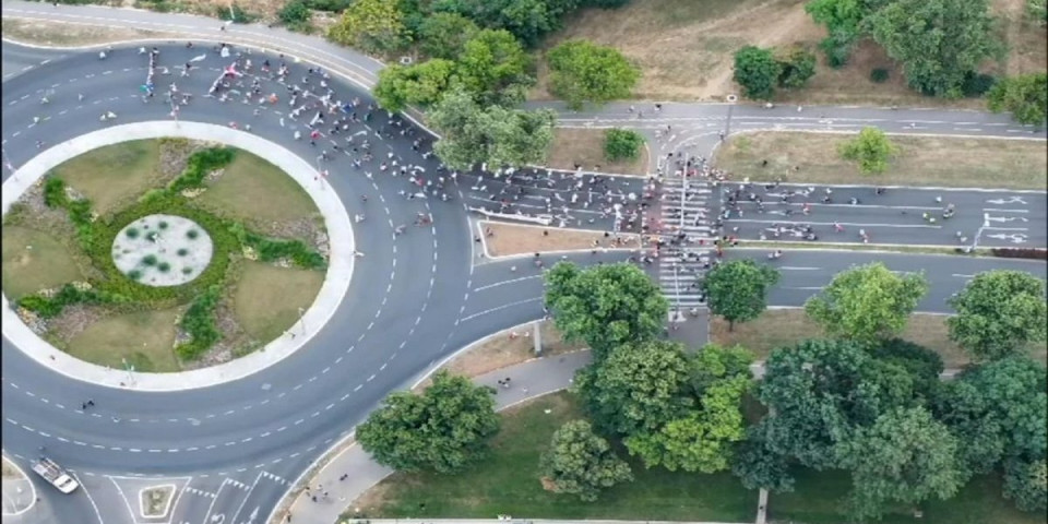 Ovoliko ih je bilo u piku! Blokaderskim ludacima smeta čak i akvarijum: Danima pozivali na protest, a onda debakl