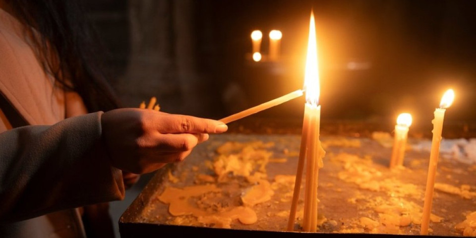 Da li sveća za žive i upokojene može da se upali na istom mestu? Ovakav odgovor veroučitelja niko nije očekivao