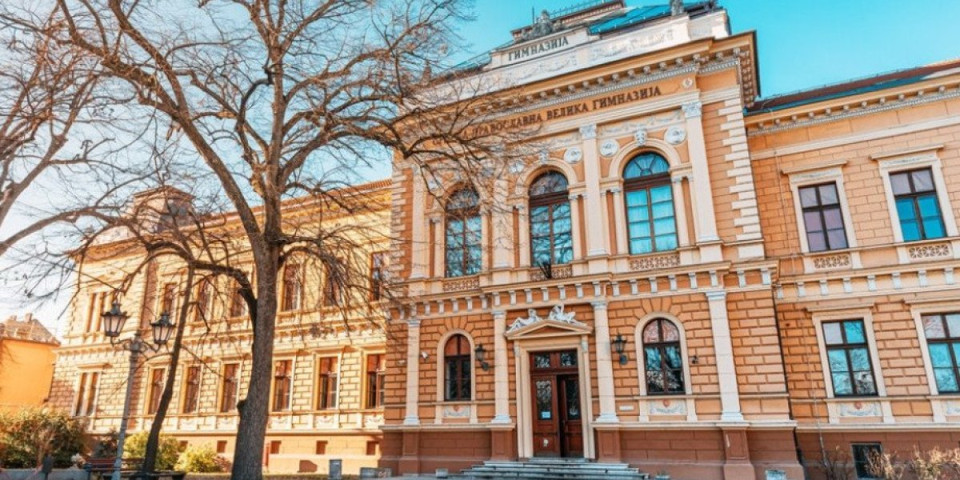 LICEMERJE! Deo profesora Jovine gimnazije brutalno ugasio štrajkače - Svesno uništavaju školu, pa krive direktora!