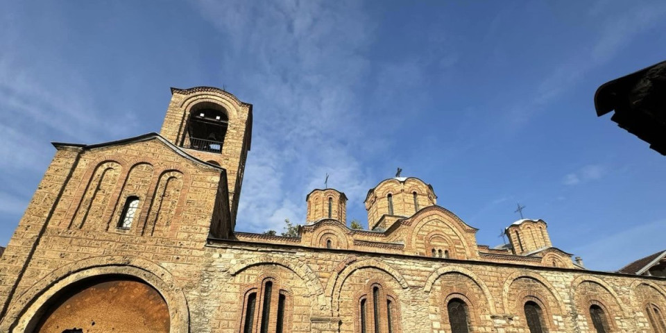 Neverovatna scena na liturgiji u hramu na Kosmetu: Svi zanemeli