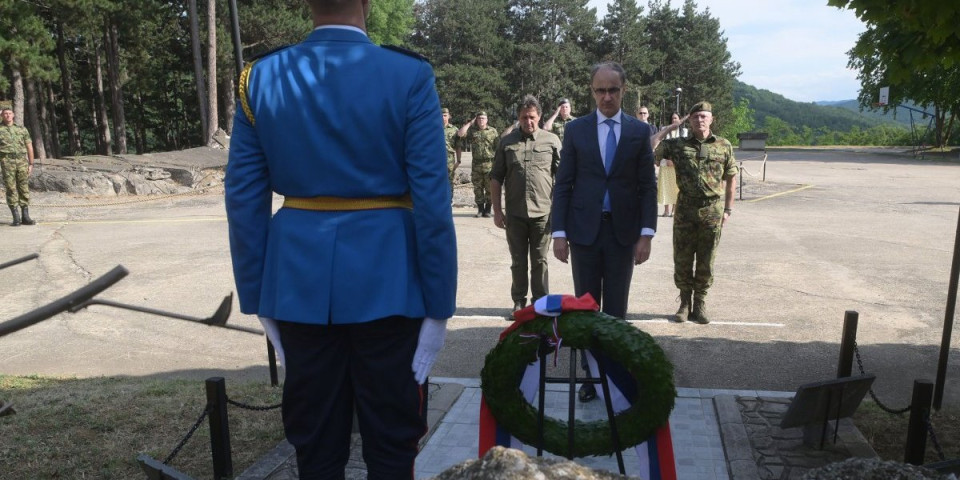 Život dali u odbrani otadžbine! Srpski vojnici stradali tokom NATO agresije nisu zaboravljeni