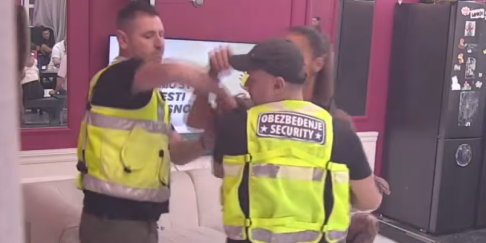 Drama u Eliti! Kačavenda podivljala, krši sve pred sobom: Obezbeđenje hitno uletelo (VIDEO)