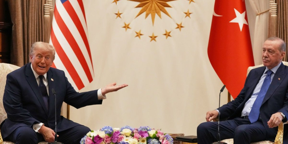 (VIDEO) Tramp šokirao Erdogana i sve prisutne! Izraz lica turskog predsednika govori sve: Novi potez Amerike će zapaliti planetu