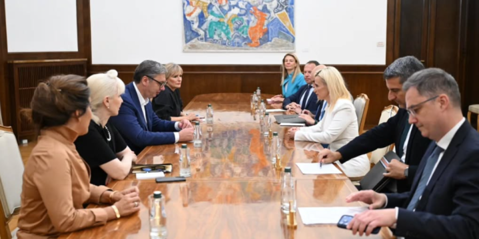 Vučić sa NALED-om i Etno mrežom: Podrška inicijativama koje jačaju institucije i promovišu nacionalne vrednosti! (FOTO)