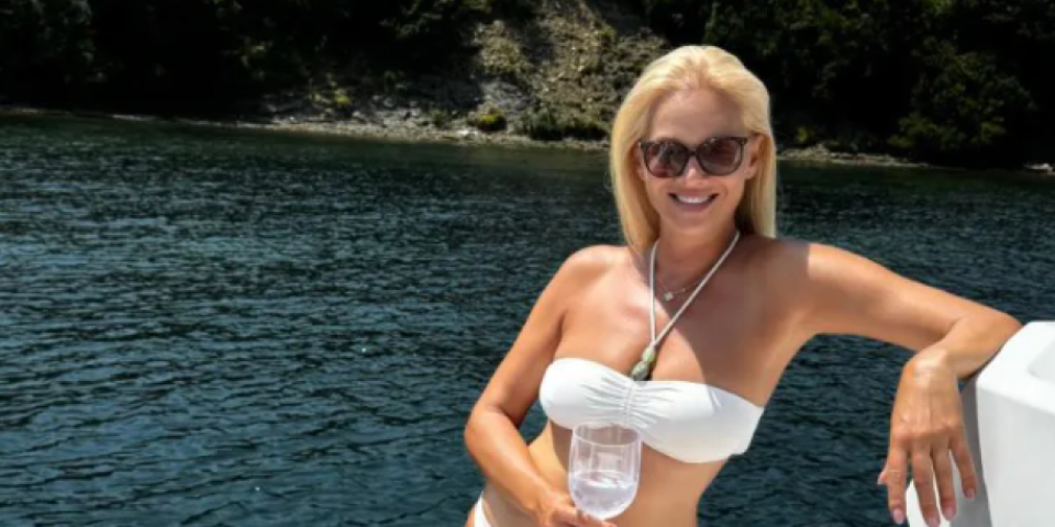 Što se ranije nije skinula? Ilda u kupaćem kao zmaj, zategnuto telo u petoj deceniji raspametilo Srbe