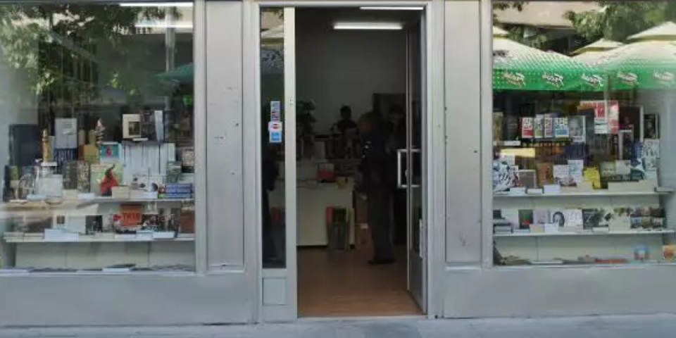 Ovo je najtraženija roba ovih dana u Srbiji! Bez toga se ne može obaviti posao
