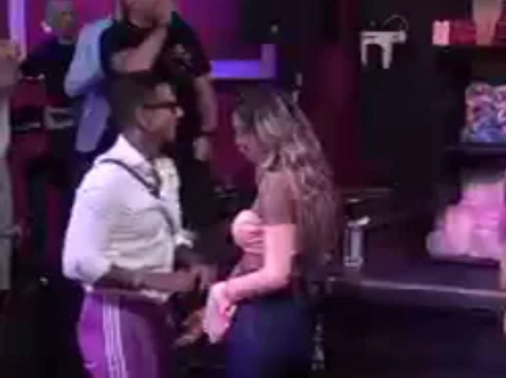 Dobro mu ga opipala! Aneli spustila ruku na Filipovo međunožje, Srbi u šoku zumiraju snimak (VIDEO)