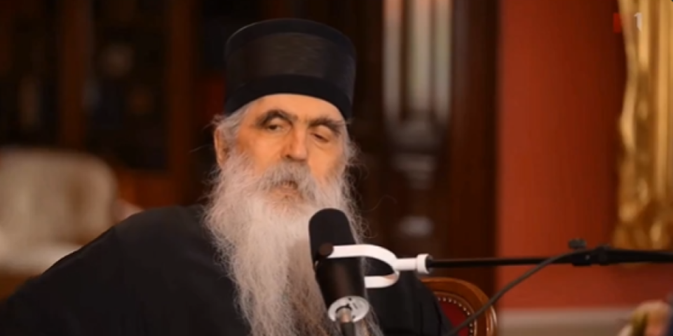 Episkop Irinej brutalno ućutkao blokaderku Mariju Vasić: Nazvala Pojas Presvete Bogorodice fetišom, pa dobila lekciju kakvu će pamtiti do kraja života! (FOTO/VIDEO)