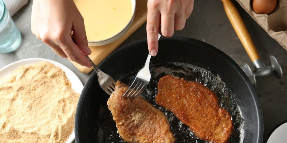 Hitno! Popularne šnicle se povlače iz prodaje - Pronađena oštra plastika