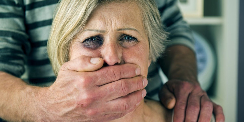 Lažni vodoinstalateri iz Srbije unakazili baku (88) od batina: Vezanu je tukli pesnicama, a evo kako su pali u ruke zakona