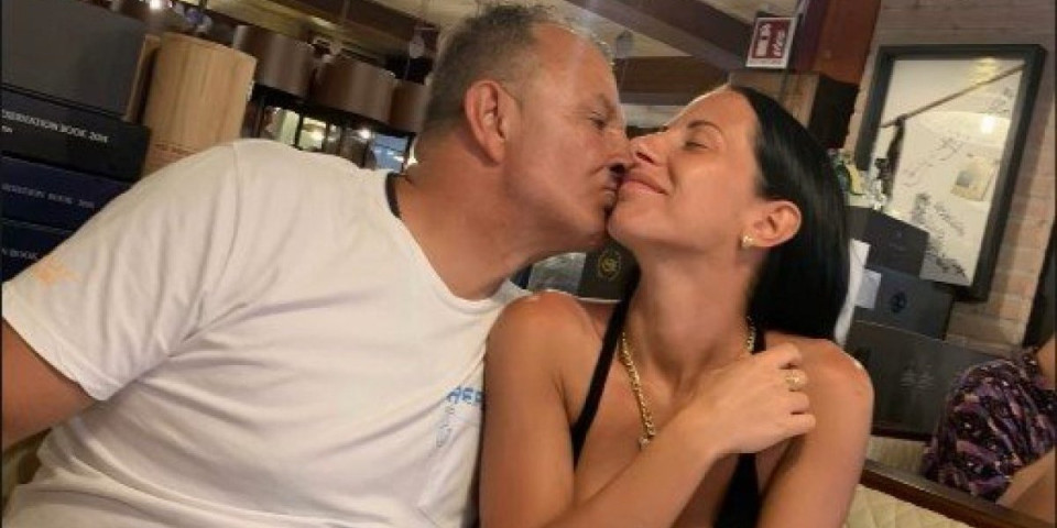 Pevačica ostala udovica u 29. godini i kupila sebi grobno mesto: Sad objavila nikad viđene slike sa mužem
