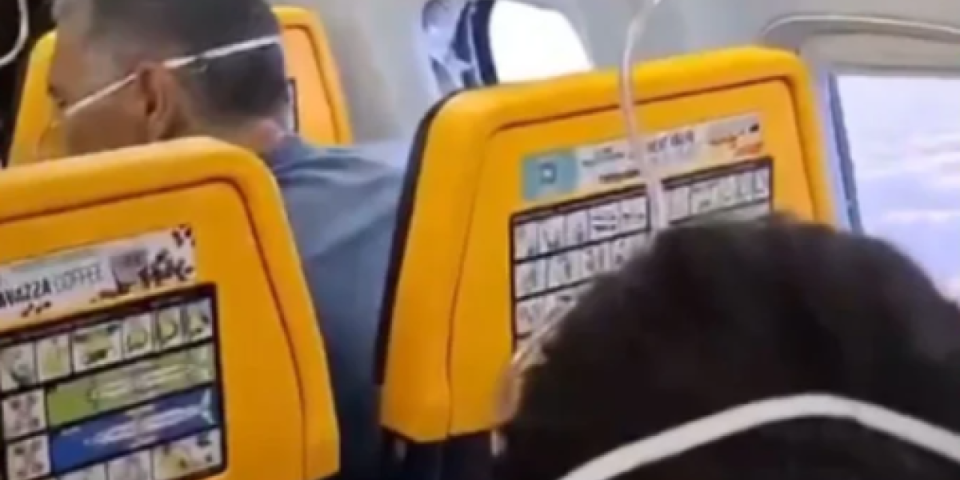 Srbin usisan kroz prozor aviona, žena ga pet minuta držala za noge iznad ambisa! Detalji drame na letu za Minhen