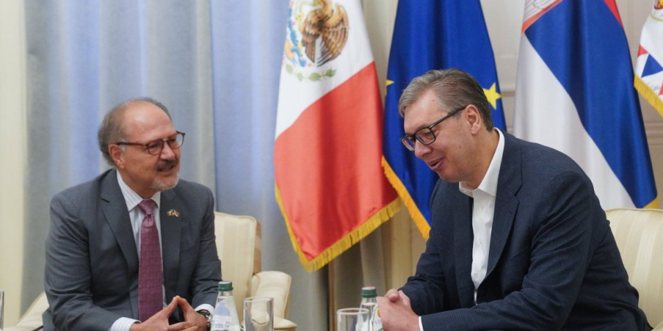 Važan sastanak: Vučić se sastao sa ambasadorom Meksika Karlosom Feliksom