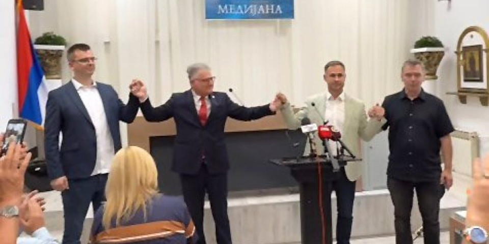 "Ringe-raja koalicija nastupa premijerno u vašem gradu"! Ovo su opozicionari koji se drže za ručice - Ovako to izgleda