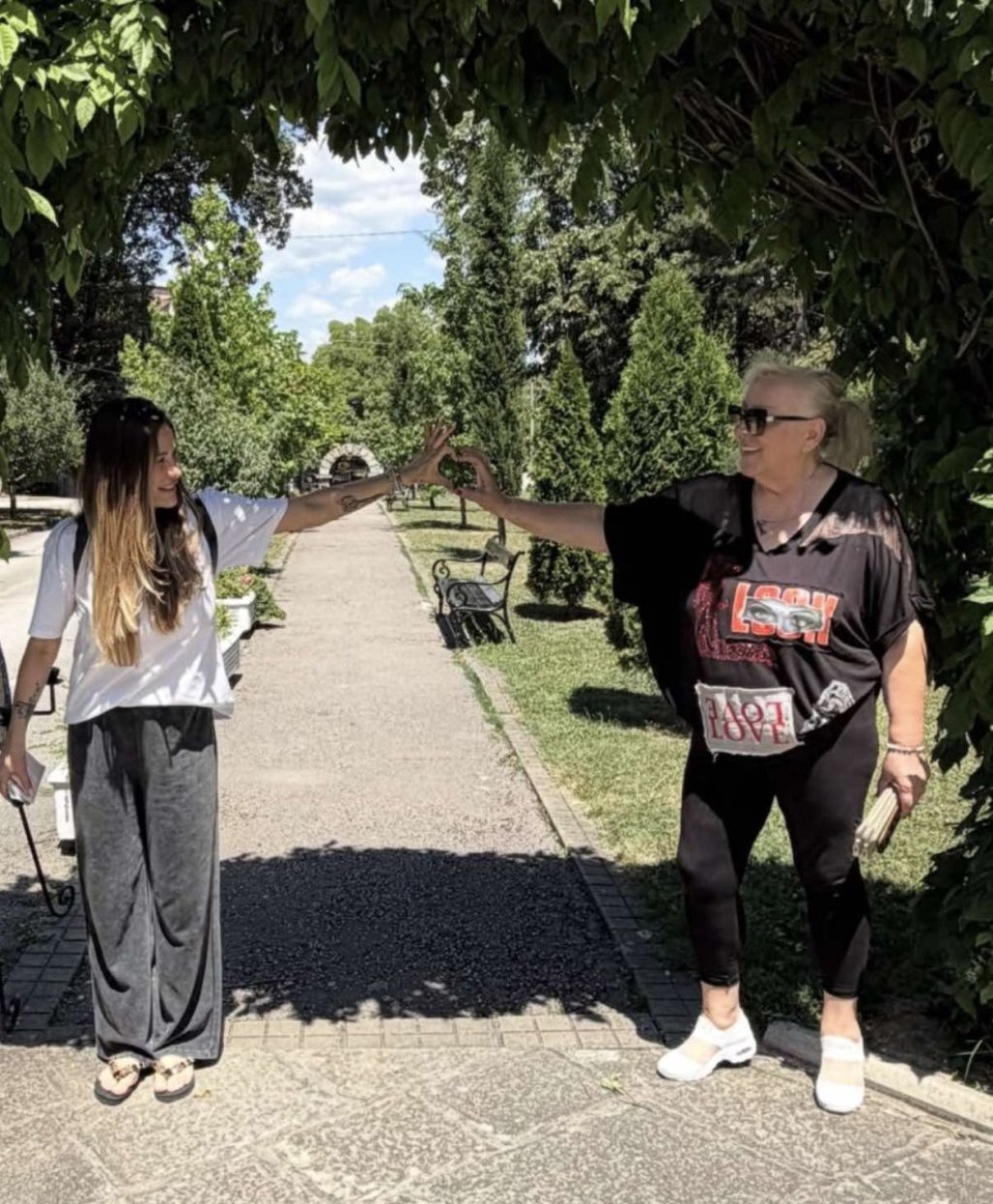 Istina o bebi ju je slomila! Posle emisije "Demanti" koja je potresla Srbiju, Ana Ćurčić se povlači u veru - Uz nju samo Zorica!