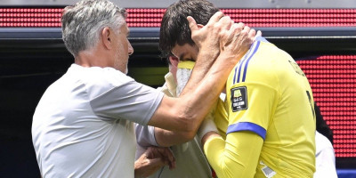 Kurtoa u suzama! Slomio se na terenu posle povrede (FOTO)