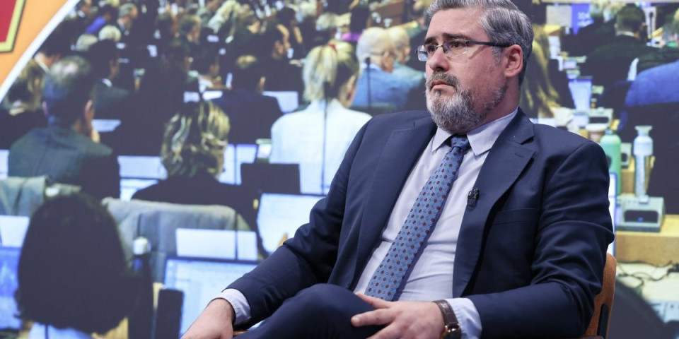 Danas je crni petak za opoziciju! Ministar Starović rasturio Ponoša - klasičan nokaut
