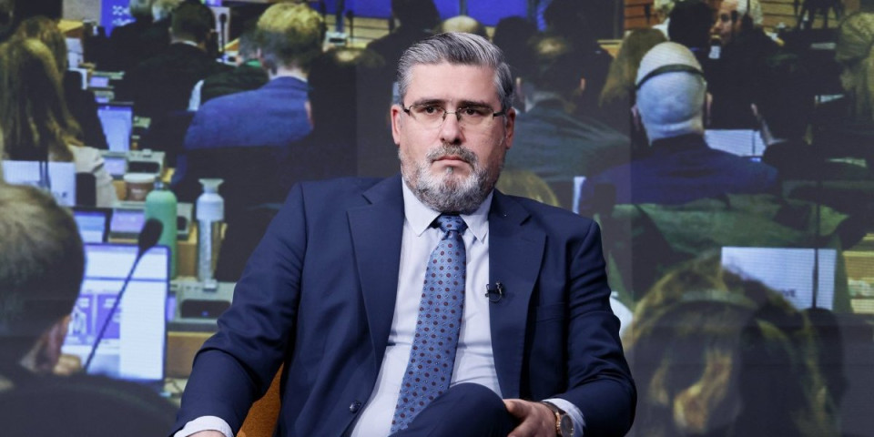 Puše se uši! Starović očitao lekciju Đilasu: Mašinski mozak dokazano može da zbraja do 619
