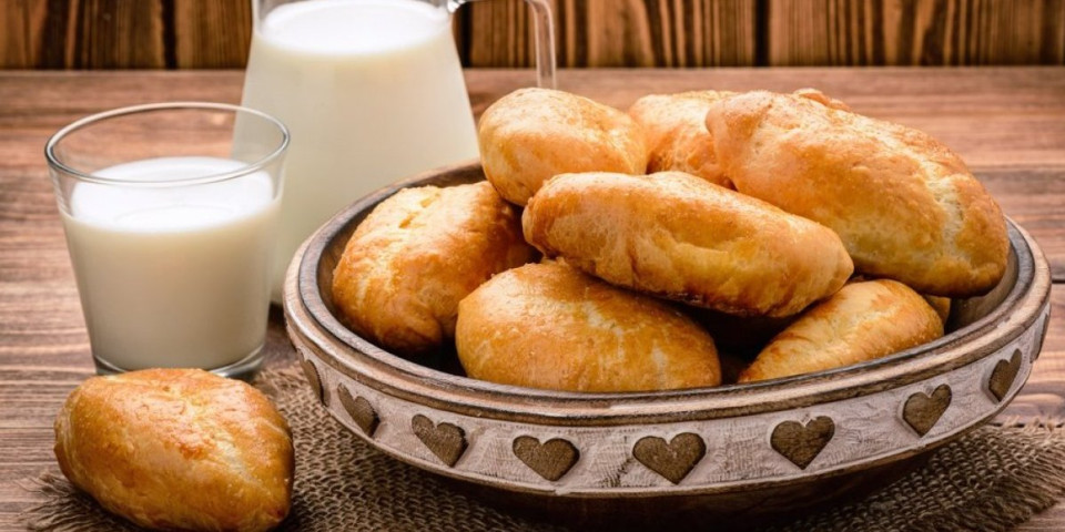 Najmekše domaće piroške: Recept od kog ide voda na usta, a spremne su začas