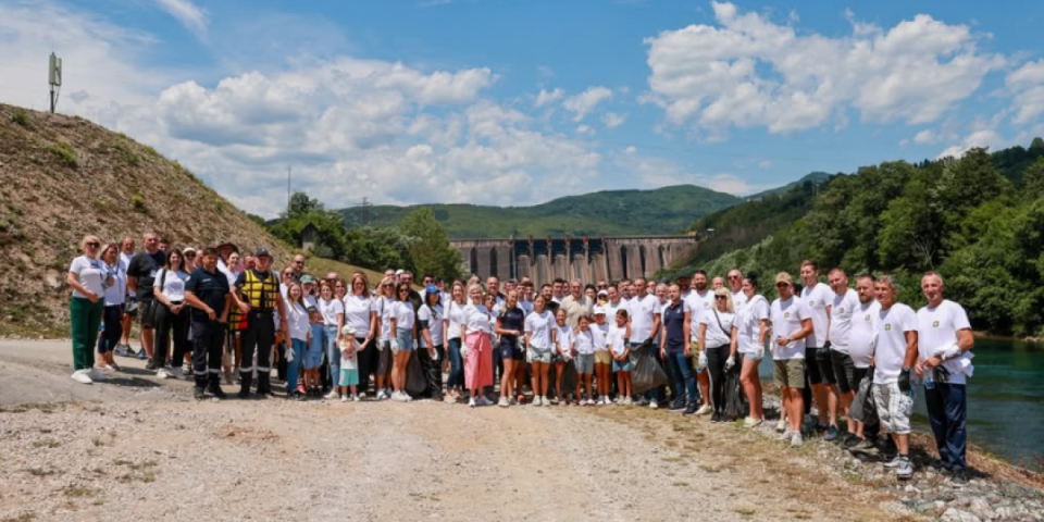 Stotine mladih u Perućcu! Završena značajna ekološka kampanja Ministarstva zaštite životne sredine