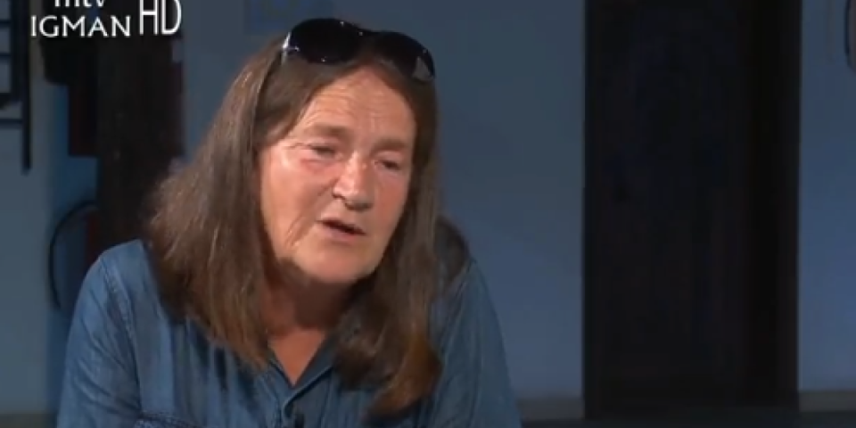 Jezivi snimak od kojeg se ledi krv u venama! Članica "Majki Srebrenice" sa osmehom opisuje krvavi pir nad Srbima u Kravici (VIDEO)